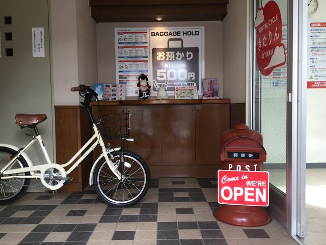 お店の入り口は赤いポストが目印 雨と強風の日は自転車貸出できません_(_^_)__小樽レンタル自転車きたりん