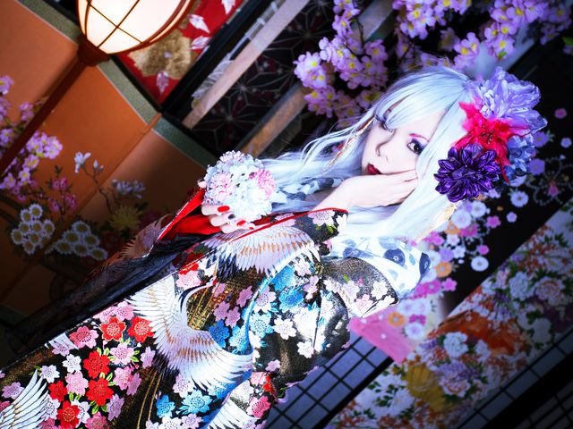 カラーのフルウィッグを使い、幻想的な雰囲気に変身することもできます♪_花魁体験スタジオやまと桜