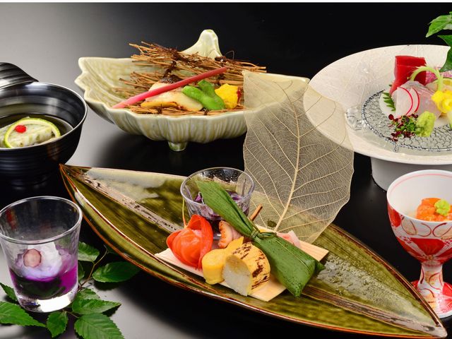 箱根湯本 10種類の源泉湯めぐりと創作懐石 花紋