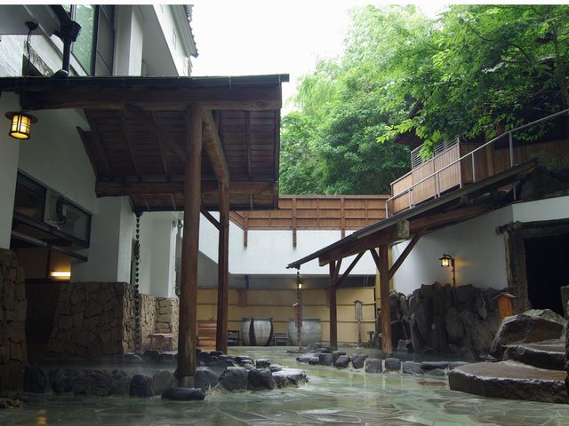 箱根湯本 10種類の源泉湯めぐりと創作懐石 花紋