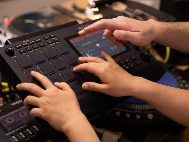 サンプラーを使った楽曲制作レッスンを行っております。_VIBESRECORDS DJ教室