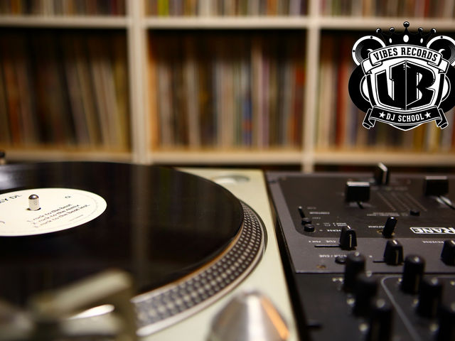 基本であるレコードでのDJプレイをしっかりとカバーします。_VIBESRECORDS DJ教室