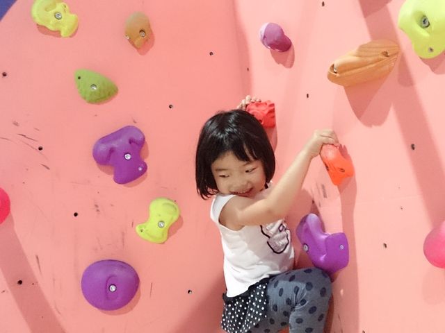 小さなお子様も大歓迎!広々としたキッズウォールがあるのは九州で当店だけ☆4歳からご利用いただけます!_クライミングガーデン・エコール