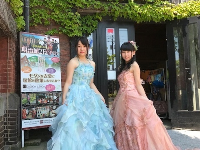 ドレスアップ&街歩き記念撮影で_函館和洋モダン貸衣裳館