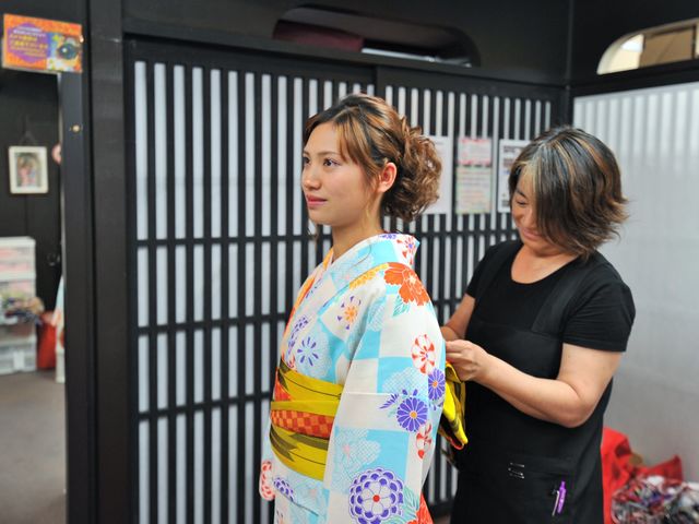 プロの着付け師が手早く仕上げます。_夢京都 祇園店