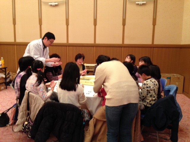 和菓子教室☆
講習会の様子_若松屋阡壱