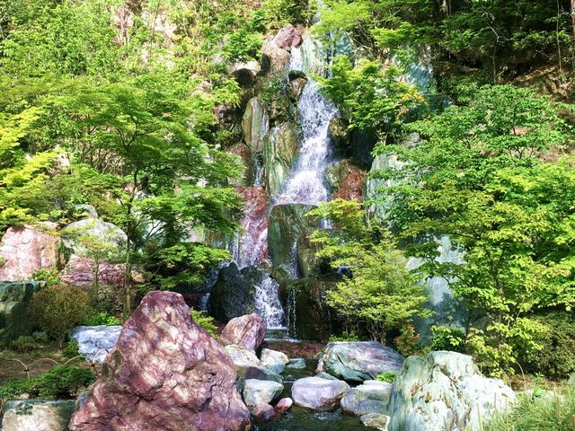 高さ15メートルの迫力
マイナスイオン_仙石庭園