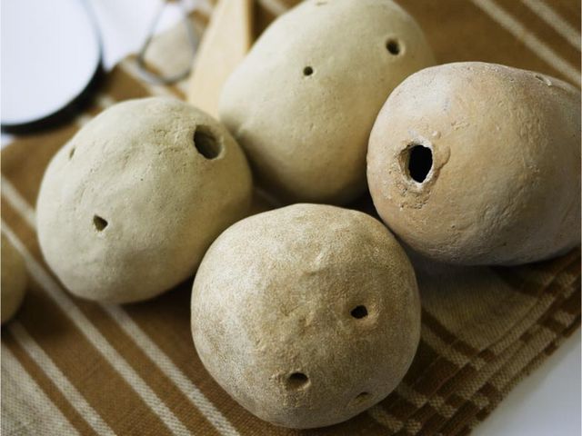 定番人気の土笛づくり_八尾市立しおんじやま古墳学習館