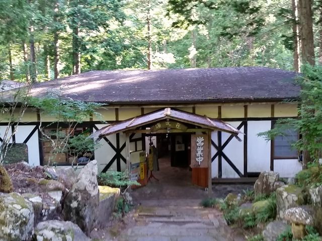 店舗入口_カントリーレストラン渓流荘