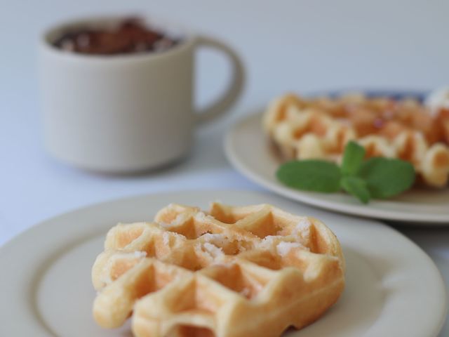 カフェ-たびのはじまり-では…伊予柑や七折梅など、特産を使用したオリジナルワッフルを提供しています。_砥部焼観光センター炎の里