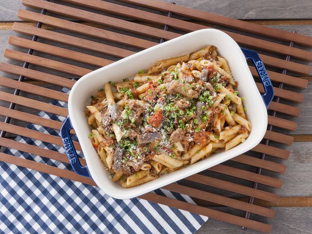 牛すじを赤味噌とトマトで煮込んだ「大阪どて焼き風ボロネーゼ」_ホテルヴィスキオ大阪