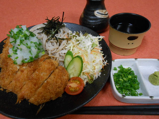 カツざるそば(十割そば)_博多の森湯処 月の湯