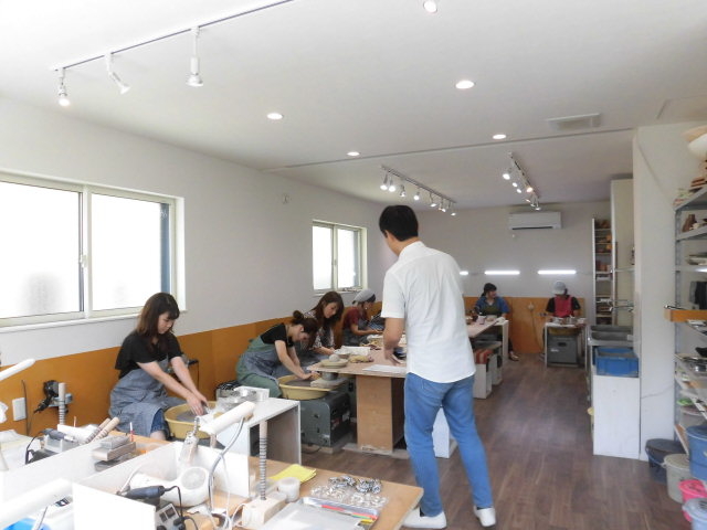 自然光たっぷりの明るい教室です!_町田ギャラリーshiraku