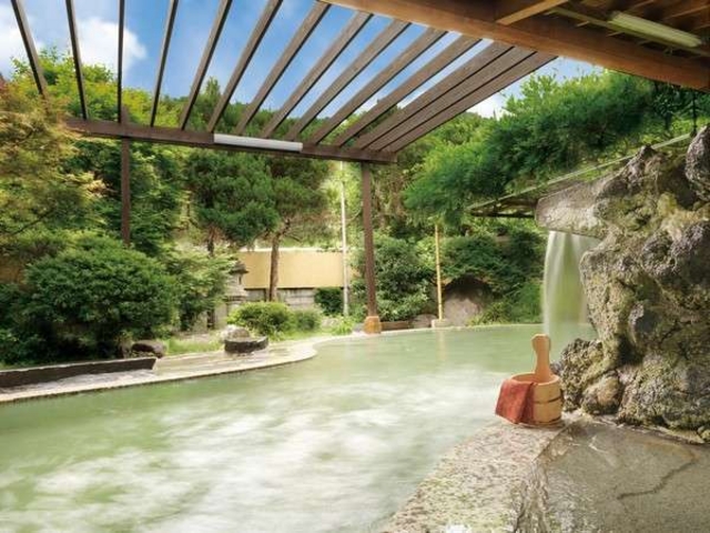 春は藤の花、夏は河鹿蛙の鳴き声、秋は山々の紅葉、冬は雪見風呂をお楽しみください。_大江戸温泉物語 鹿教湯温泉 鹿教湯