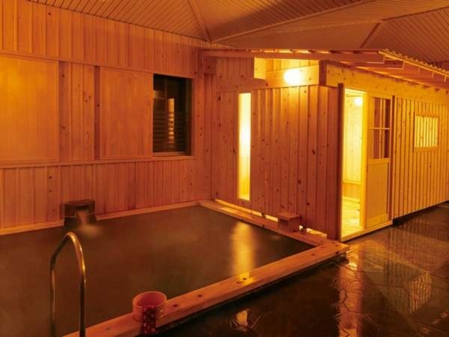 【桜館】月の湯。奥の小屋に「薬草温泉」がございます。_大江戸温泉物語 鹿教湯温泉 鹿教湯