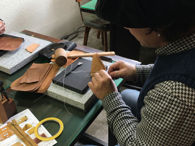 体験の様子_本革専門店 革ノ花宗