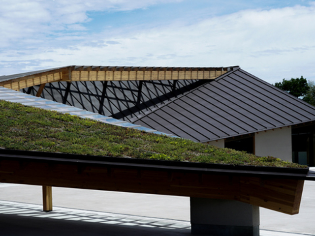 隈研吾建築都市設計事務所が意匠設計およびグラフィックデザインを担当。東京オリンピックの新国立競技場の建築設計を担当されている建築家でもあります。_CERABO KUTANI