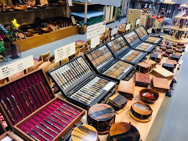 こちらは販売店舗「つるや」の内覧です_たなつる工房