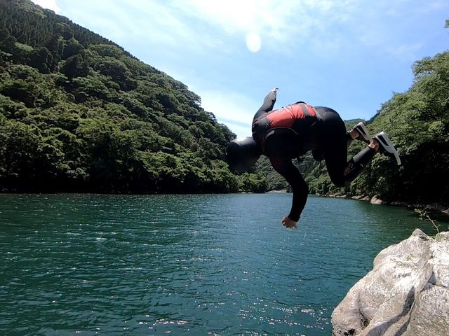 岩の上からジャンプ!_アンリーシュ