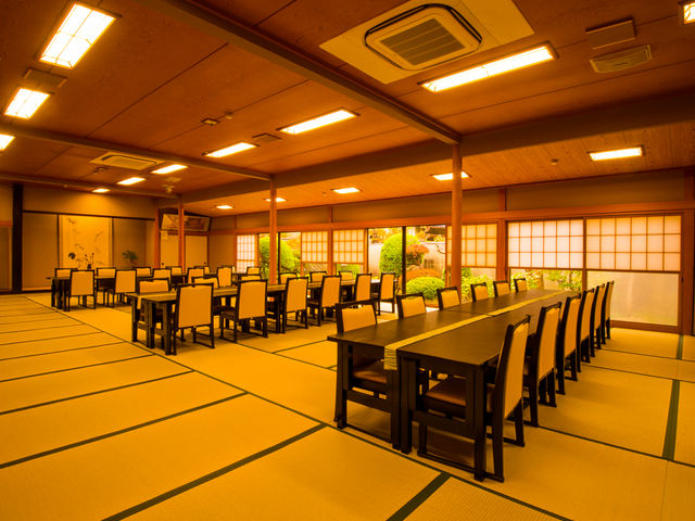 大広間は100名までのご宴会も可能です。_料亭 能登新
