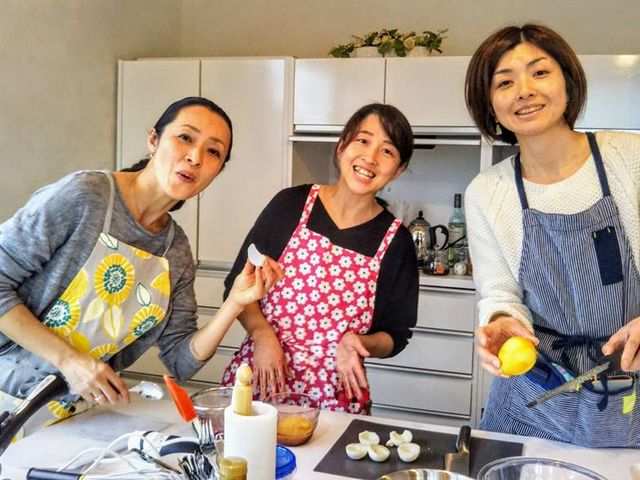 女性限定レッスンの様子_&MANDO料理教室