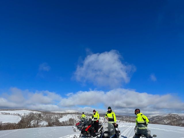 大雪原でのスノーモービルツアー_星野アウトドアセンター(青森)