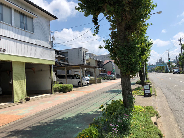 芦原街道沿いにあります_〜manonまのん〜