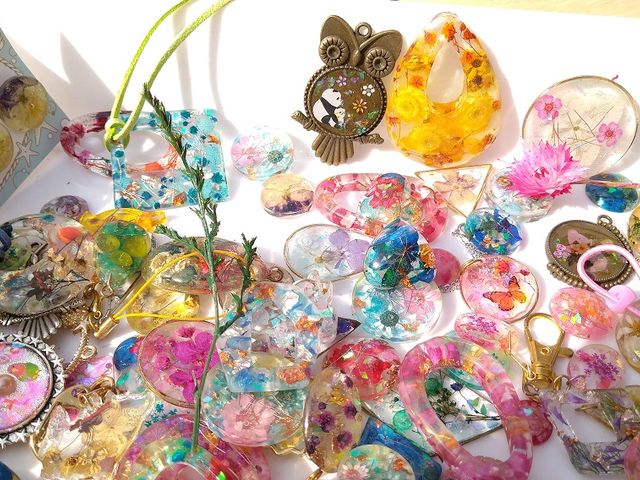 レジン体験はここ鈴鹿店のみです。_陶芸★ガラス★花キャンドル教室ちよ野 鈴鹿店