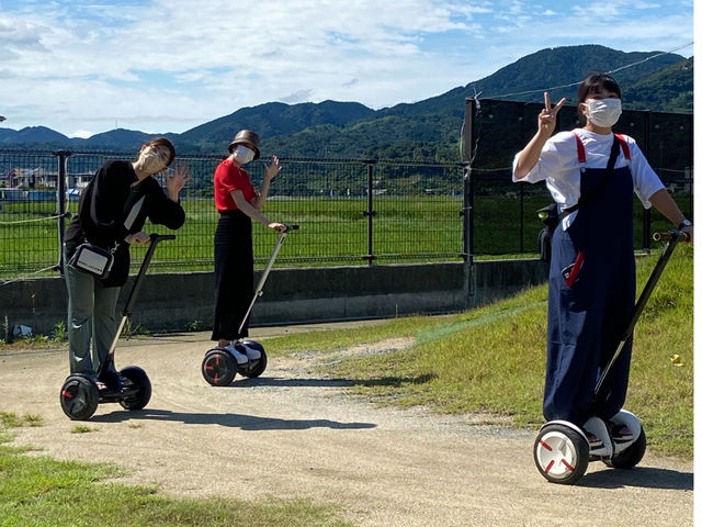 しばらくすれば余裕でピース
見た目と違いとても取り回しが良いユーザフレンドリーな乗り物です。
_イービークルパーク