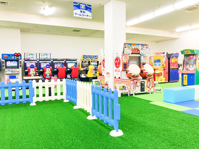なんと、入場後は設置ゲーム機もフリープレイで何度でも遊べる!_キッズユーエスランド 札幌厚別店
