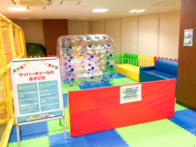 親子の絆を育む室内遊園地キッズユーエスランドは、家族で楽しく遊び、くつろぎ、そしてかけがえのない家族の思い出を残せる室内遊び場です。_キッズユーエスランド 東京浅草店