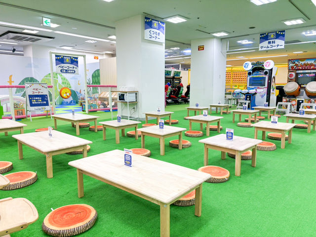 受付後の出入り自由、飲食持ち込み自由、保護者様(お父さんお母さん)の交代も自由です。_キッズランドUS 海老名店