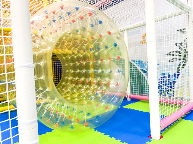 キッズランドUSのスーパージャングルジムや滑り台やボールプール、フワフワなエア遊具等々、室内アスレチックでとっても楽しい!_キッズランドUS 海老名店