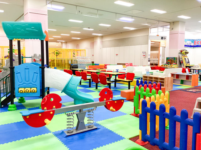 近くの室内遊び場!だから暑い日も寒い日も雨の日も天気を気にせずゆっくり遊べる全天候型屋内遊園地。_キッズユーエスランド 熊本八代店
