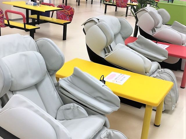 受付後の出入り自由、飲食持ち込み自由、保護者様(お父さんお母さん)の交代も自由です。_キッズユーエスランド 愛知大口店