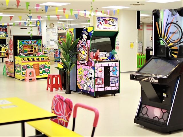キッズユーエスランドのスーパージャングルジムや滑り台やボールプール、フワフワなエア遊具等々、室内アスレチックでとっても楽しい!_キッズユーエスランド 愛知大口店