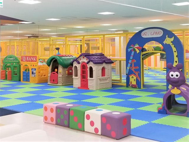 受付後の出入り自由、飲食持ち込み自由、保護者様(お父さんお母さん)の交代も自由です。_キッズランドUS 福岡アイランドアイ店
