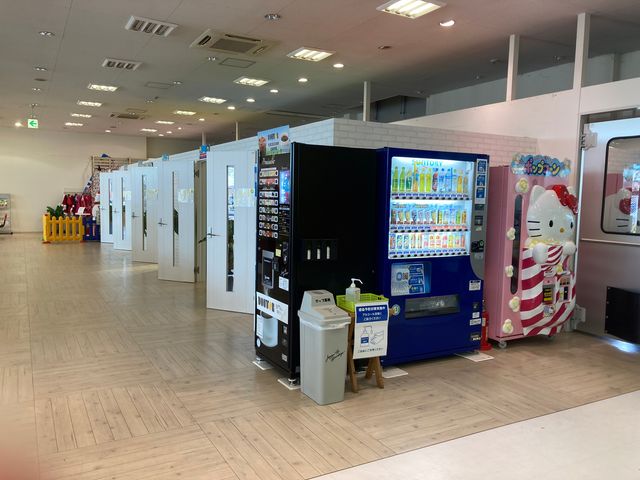 滑り台やボールのプール、フワフワなエア遊具等々、室内アスレチックでみんな楽しい。_Kid's US.LAND イオンタウン加古川店