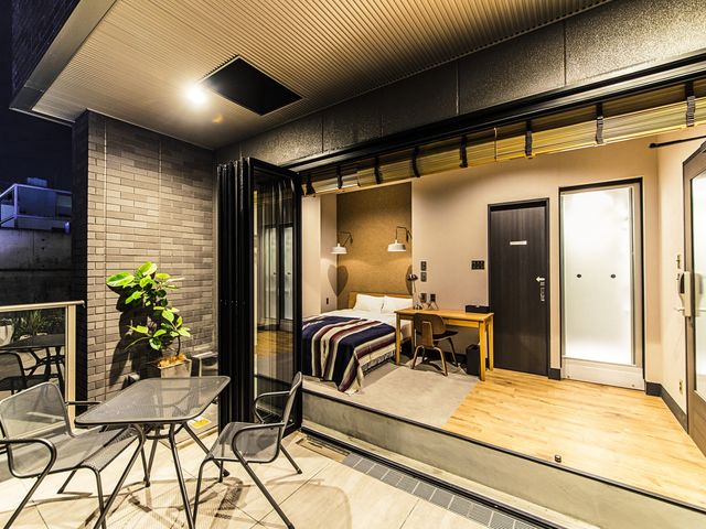 H HOTEL