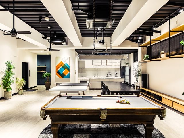 H HOTEL