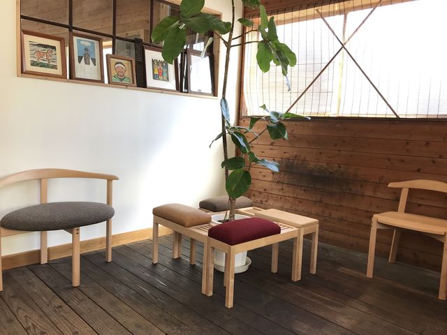 ショールームには納品待ちの家具もあります*_PROP