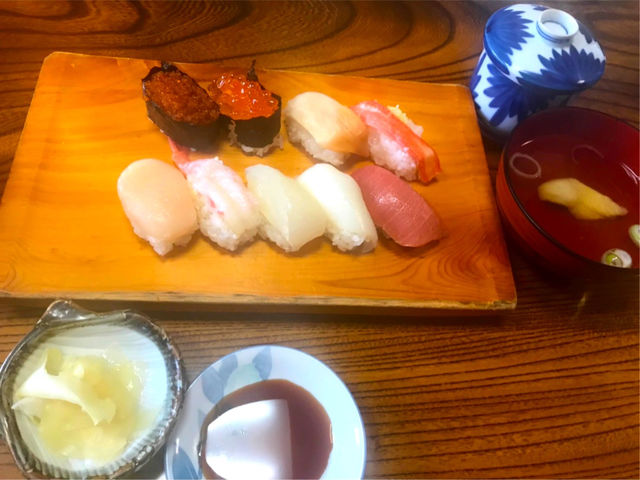 お寿司屋さんのお座敷で行う為、体験後は、新鮮な海鮮ランチをいただくもOK!_札幌サロンドローズ