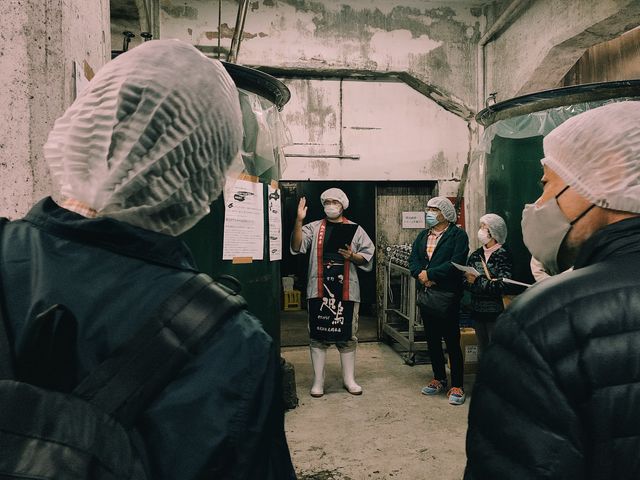 日本酒を造る工程に沿って蔵人が蔵の中をご案内_株式会社 北岡本店