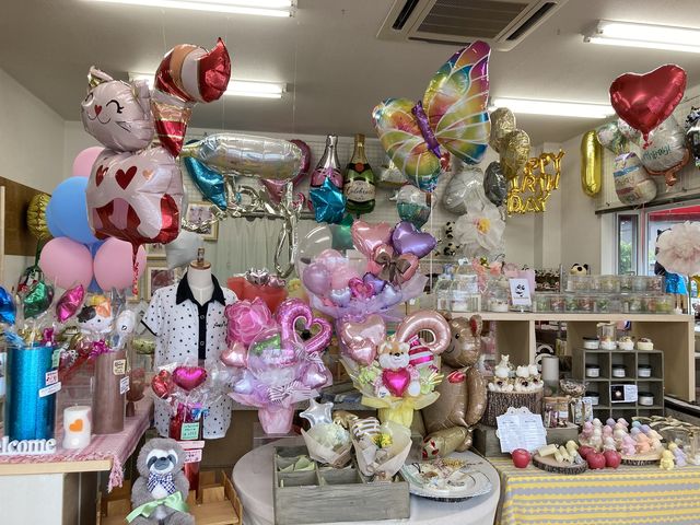 店内の様子。
色とりどりのバルーンやたくさんのキャンドルがわくわくドキドキたのしい。_ふうせんとキャンドルの店ファンタジーワールド