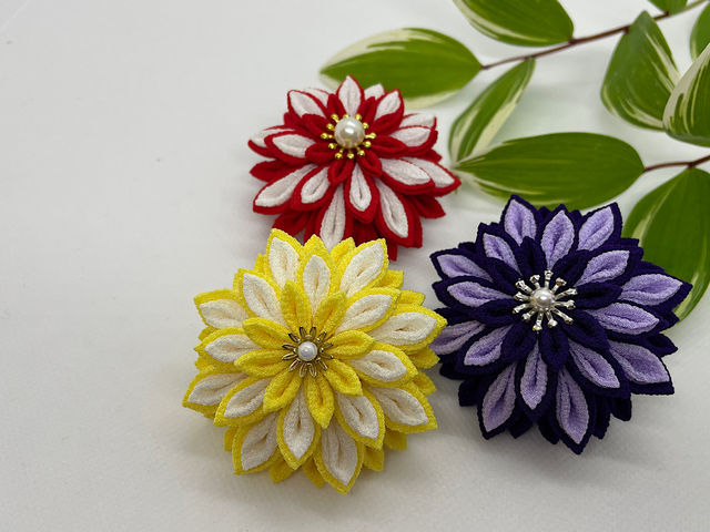 ブローチ・バックチャーム・髪飾り・帯かざりとして使えます_つまみ細工教室「花de羽二重HABUTAE」