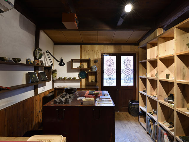 gallery with cafe PeLOTON
