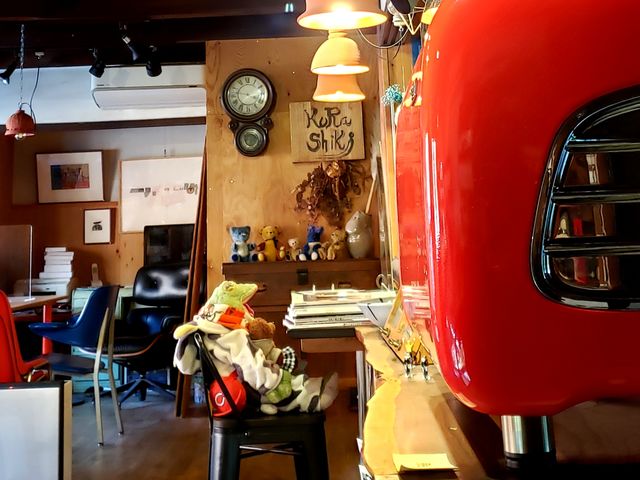gallery with cafe PeLOTON
