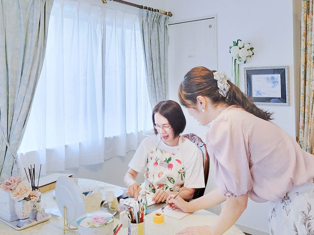 レッスン風景_陶絵付け教室 Salon de Maiko
