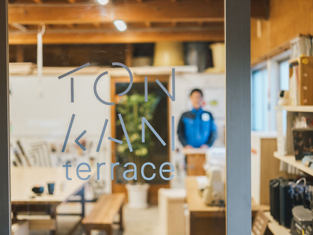 玄関越し_TONKAN terrace (トンカンテラス)