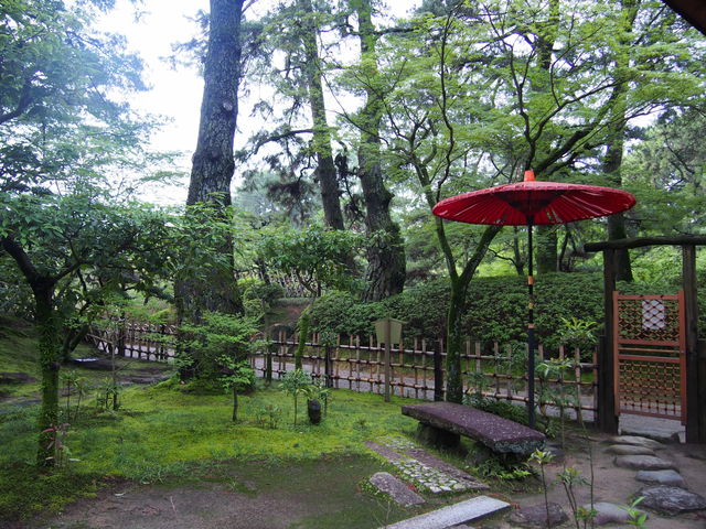 栗林公園 日暮亭
明治初期に建てられた茶室での昼食は、非日常の世界_料亭二蝶